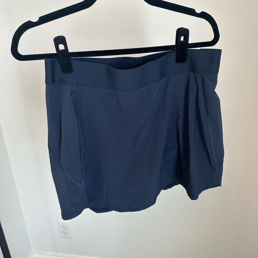 Aritzia TnAction Dark Blue Skort